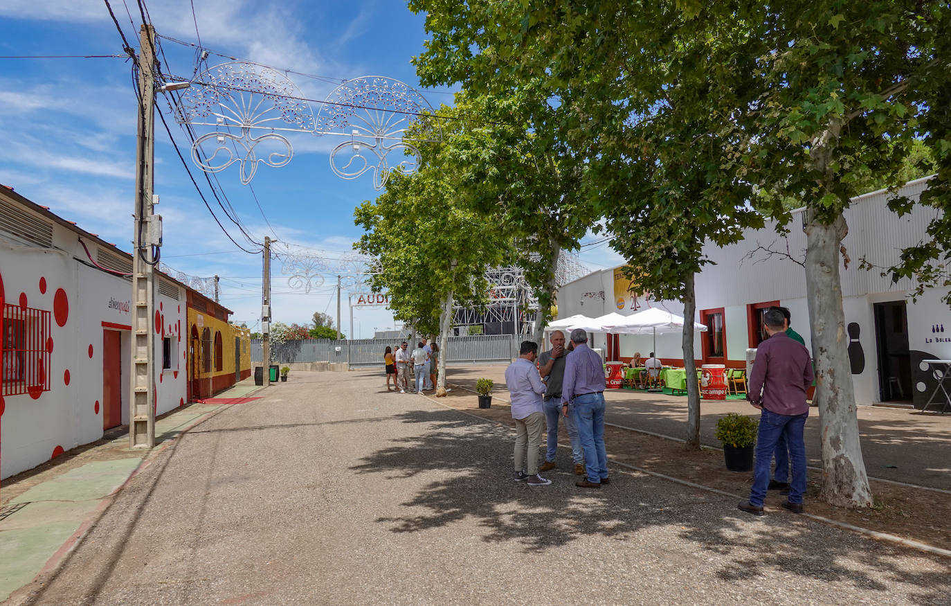 Las casetas llenas en el sábado de feria