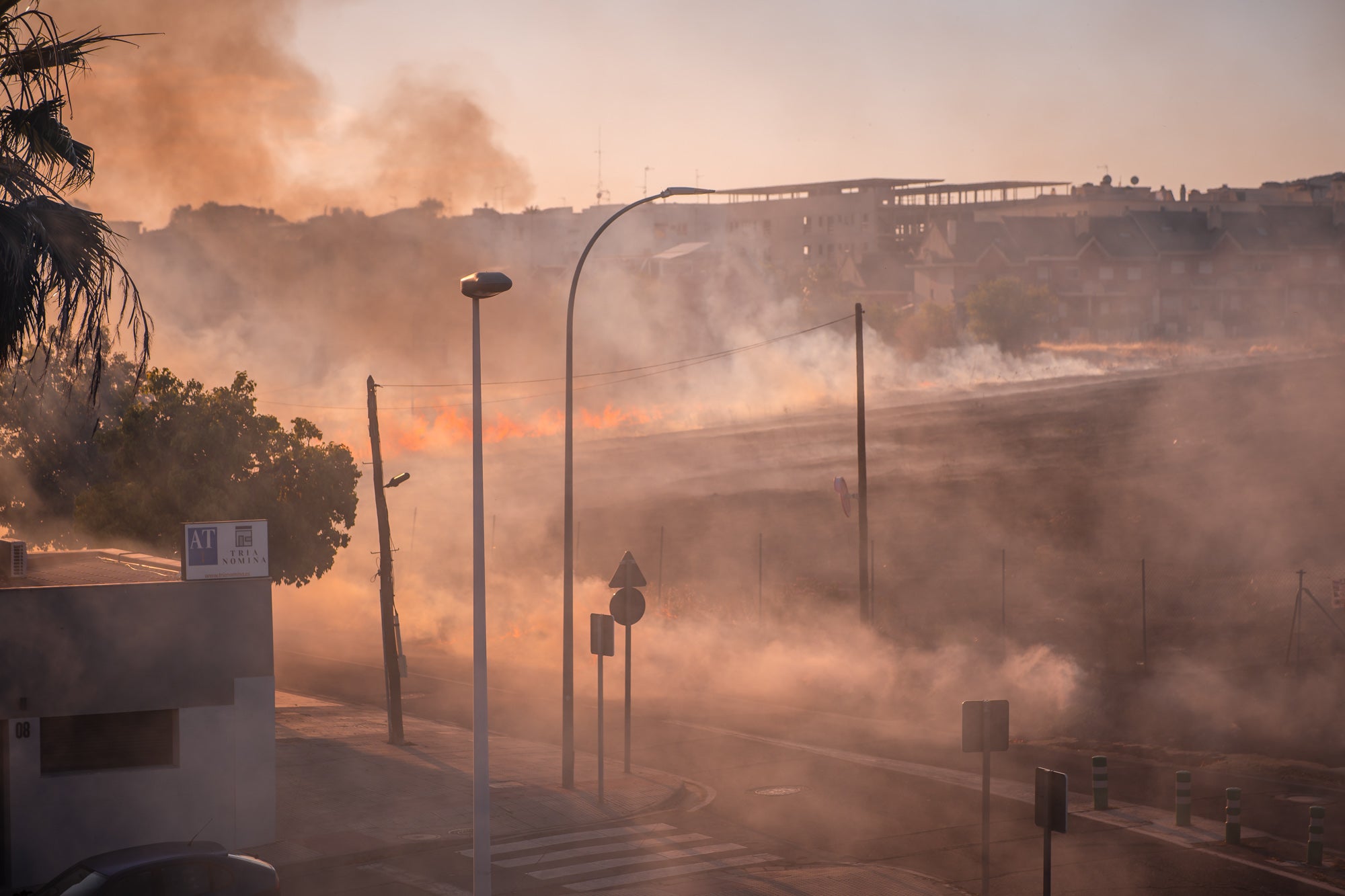 Así ha sido el llamativo incendio de pastos en Mérida