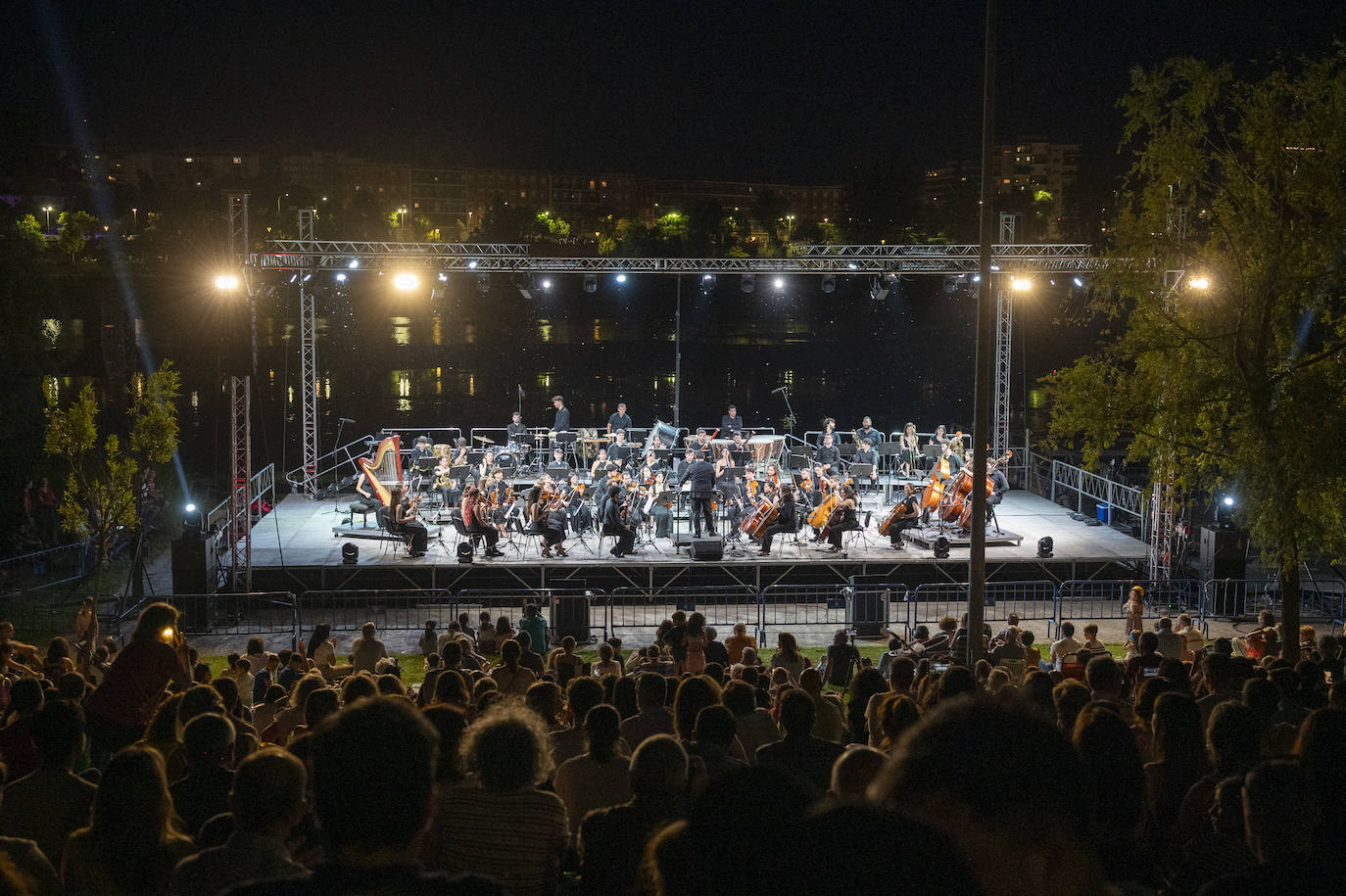 Fuegos artificiales en la noche de San Juan de Badajoz