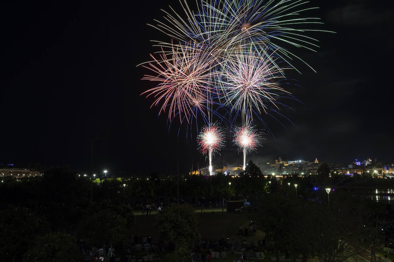 Fuegos artificiales en la noche de San Juan de Badajoz