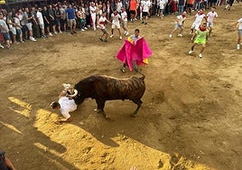 Embestida del toro «Ayende».