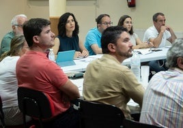 Alcaldes y alcaldesas del Geoparque, junto a la vicepresidenta primera de la Diputación de Cáceres, Esther Gutiérrez.