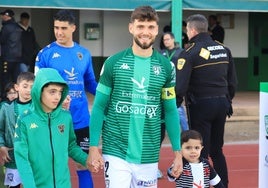 Samu Hurtado como capitán del Villanovense.