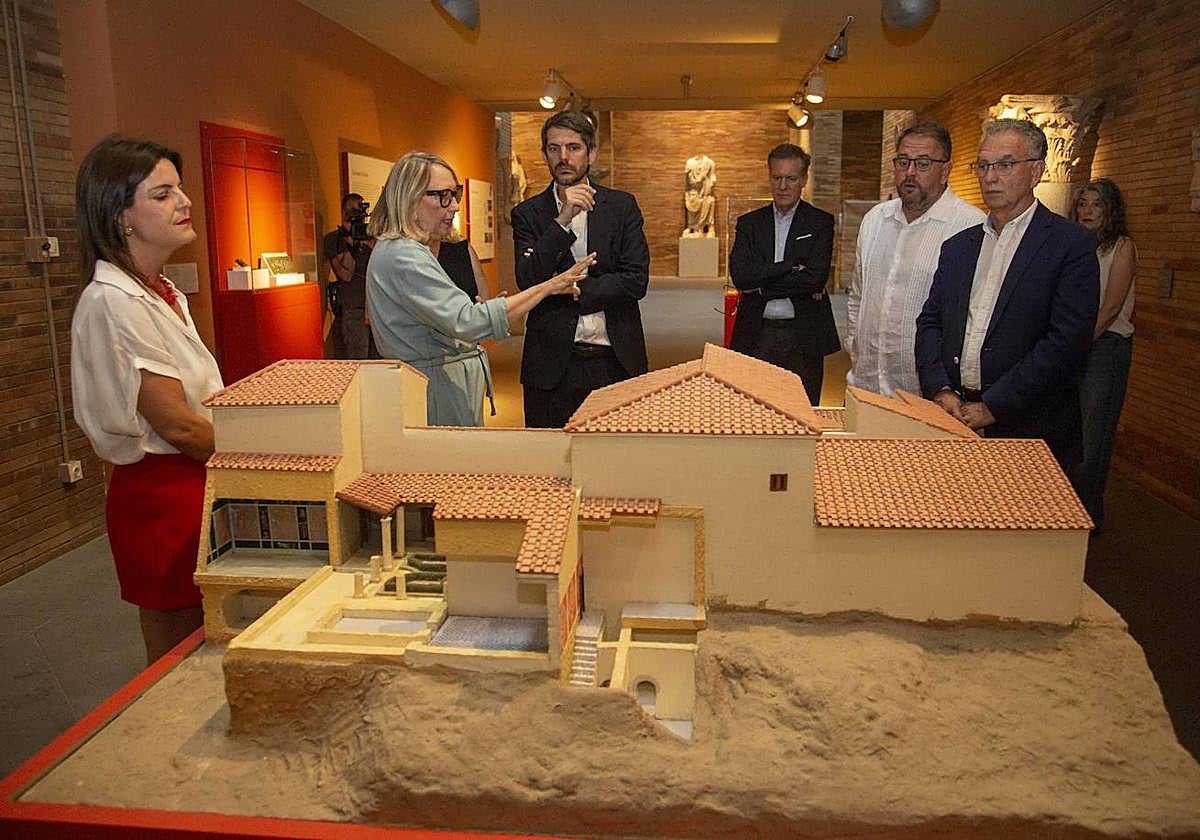 Así ha sido la visita del ministro de Cultura, Ernest Urtasun, al Museo Romano de Mérida