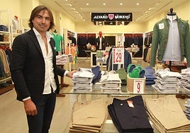 Álvaro Moreno, en la tienda de Nervión Plaza en Sevilla. :