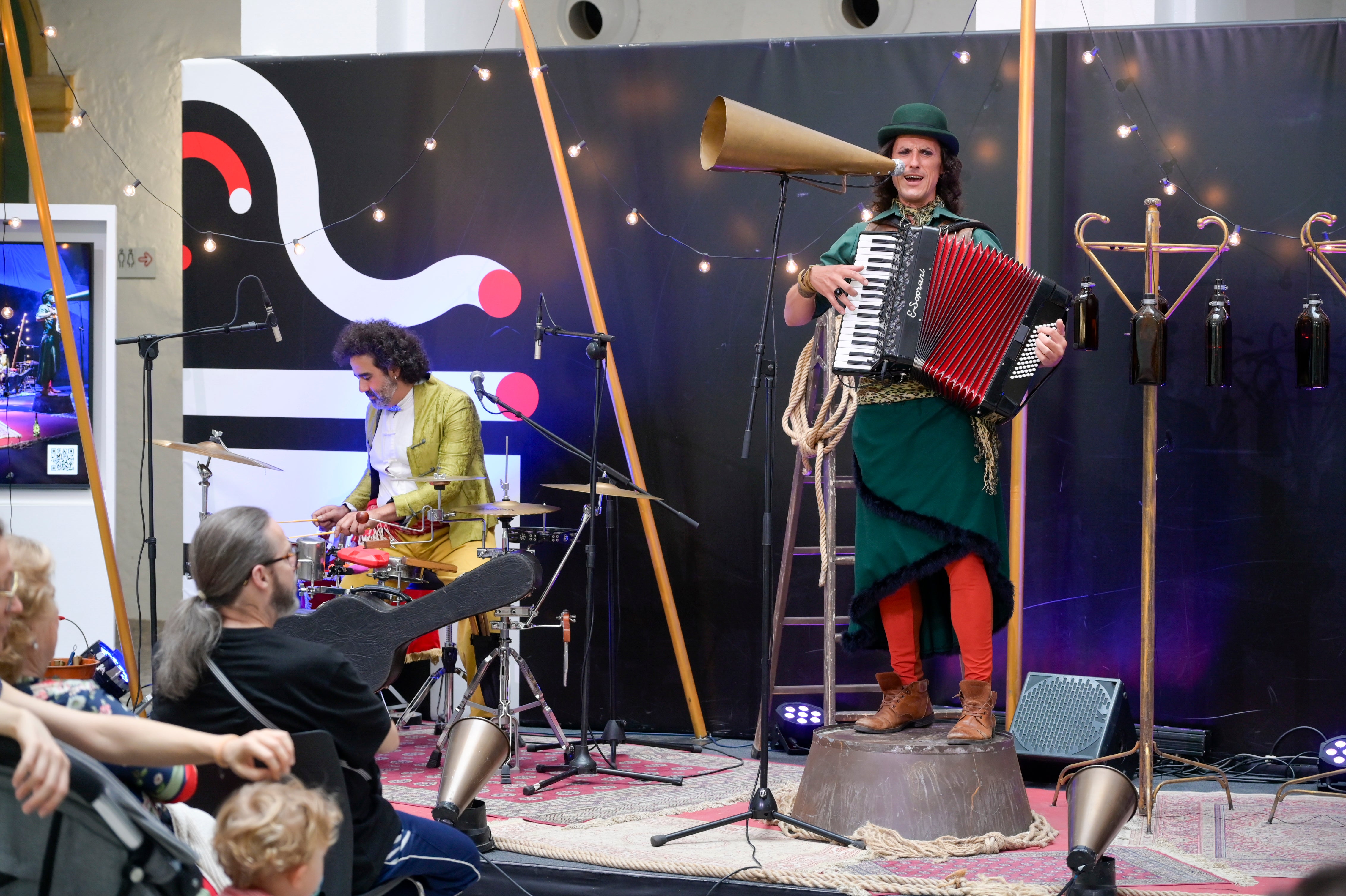 Imagen principal - Palmas y bailes despiden junio