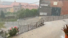 Lluvia y granizo este viernes por la mañana en Guijo de Santa Bárbara.