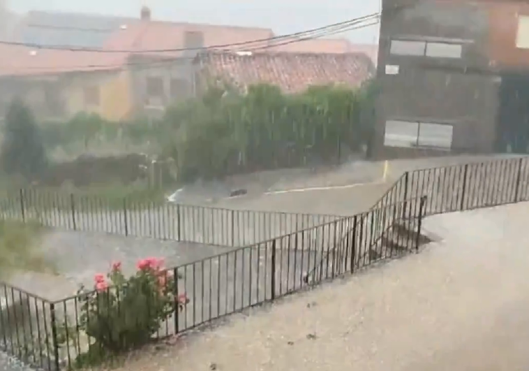 Lluvia y granizo este viernes por la mañana en Guijo de Santa Bárbara.