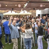 Los feriantes desafían a la amenaza de lluvia