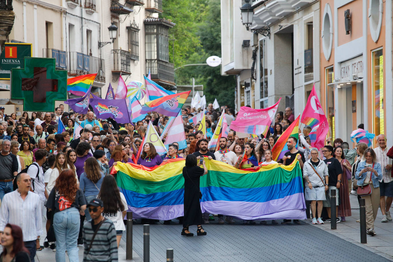 Así ha sido la marcha del Orgullo en Cáceres (II)