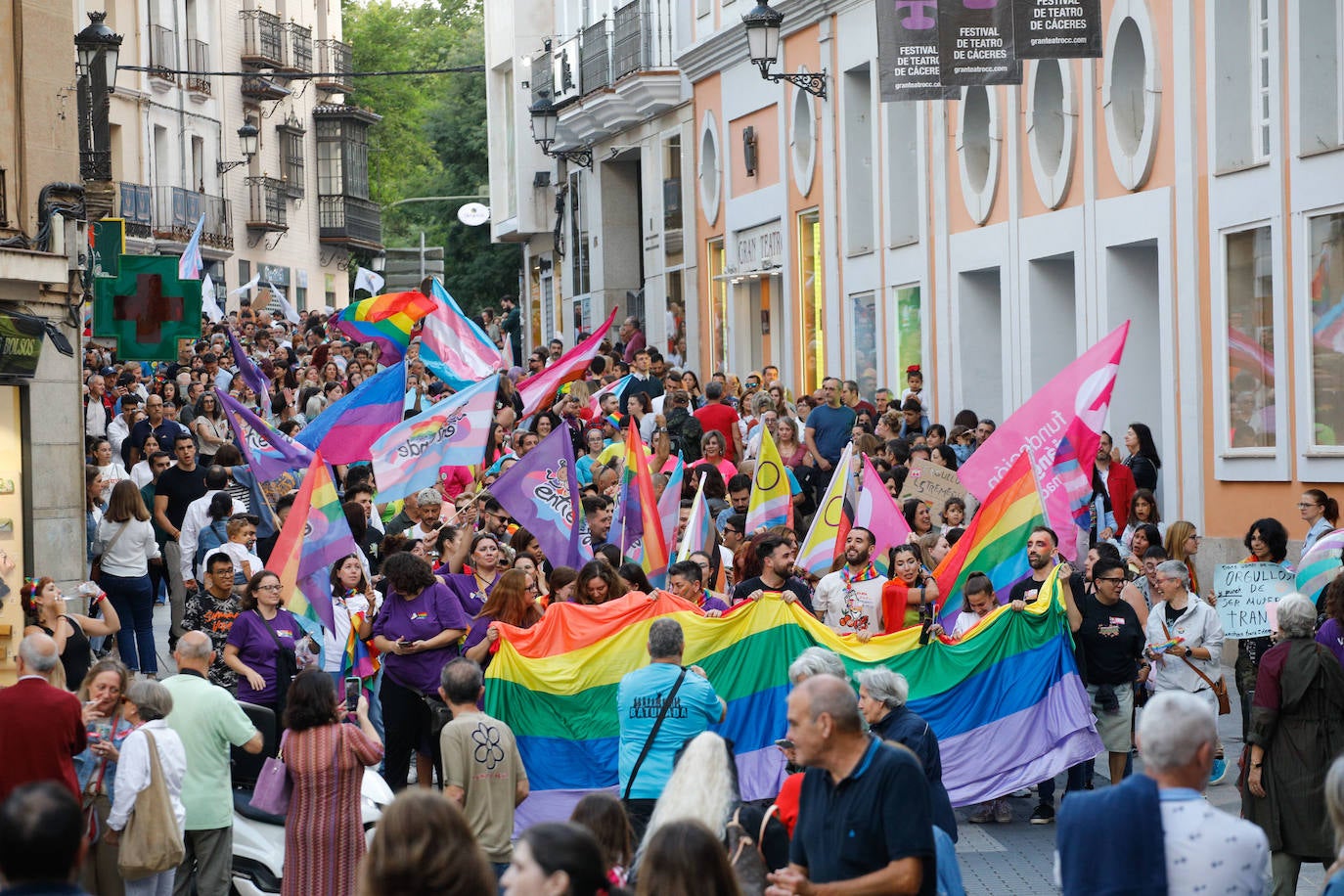 Así ha sido la marcha del Orgullo en Cáceres (II)