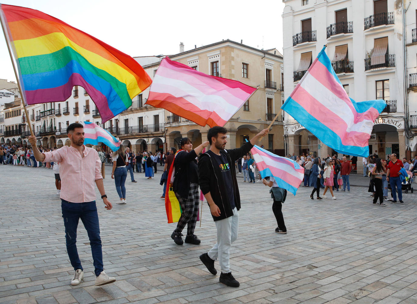 Así ha sido la marcha del Orgullo en Cáceres (II)