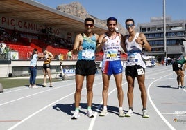 Álvaro Martín, en el centro con los miembros del podio.