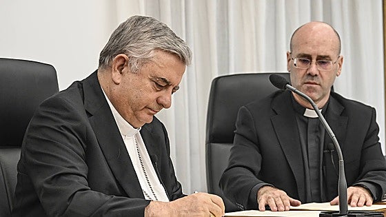 El nuevo arzobispo de Mérida-Badajoz toma posesión tras una década en El Vaticano