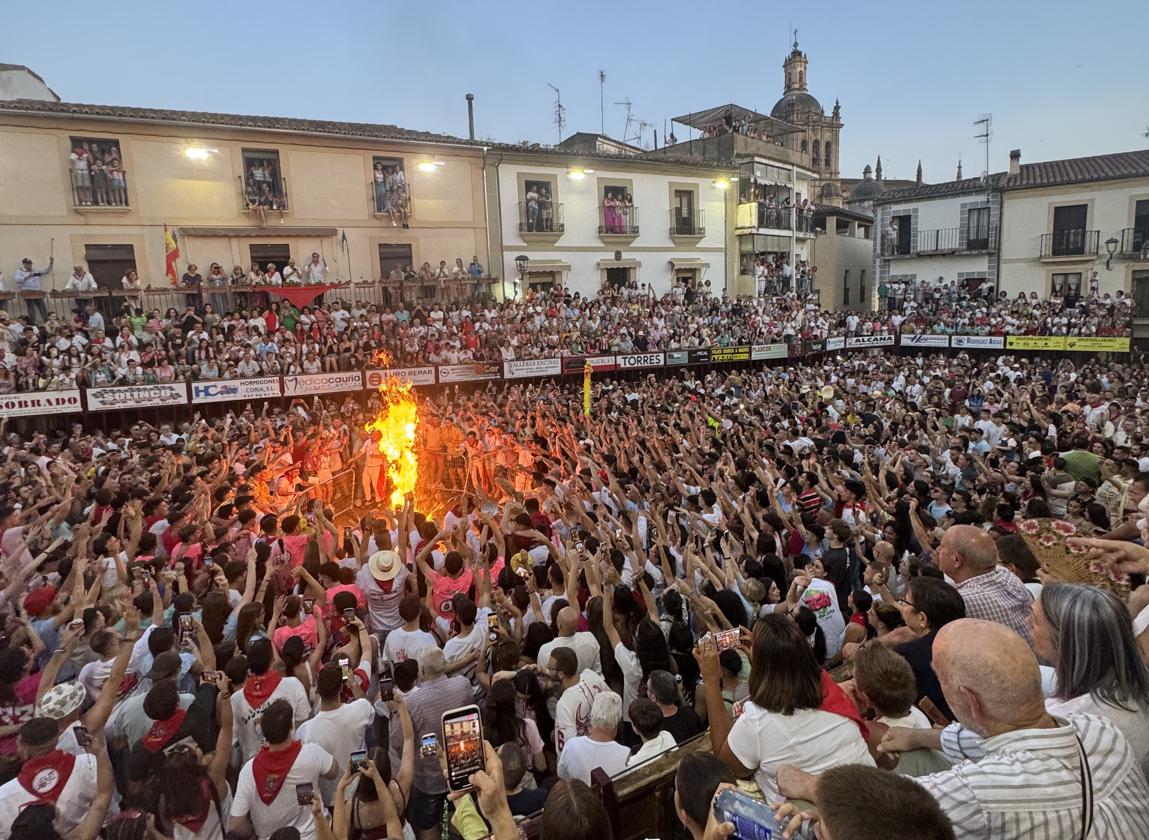 Éxito de participación en el San Juan 2024 de Coria, sin incidentes mayores