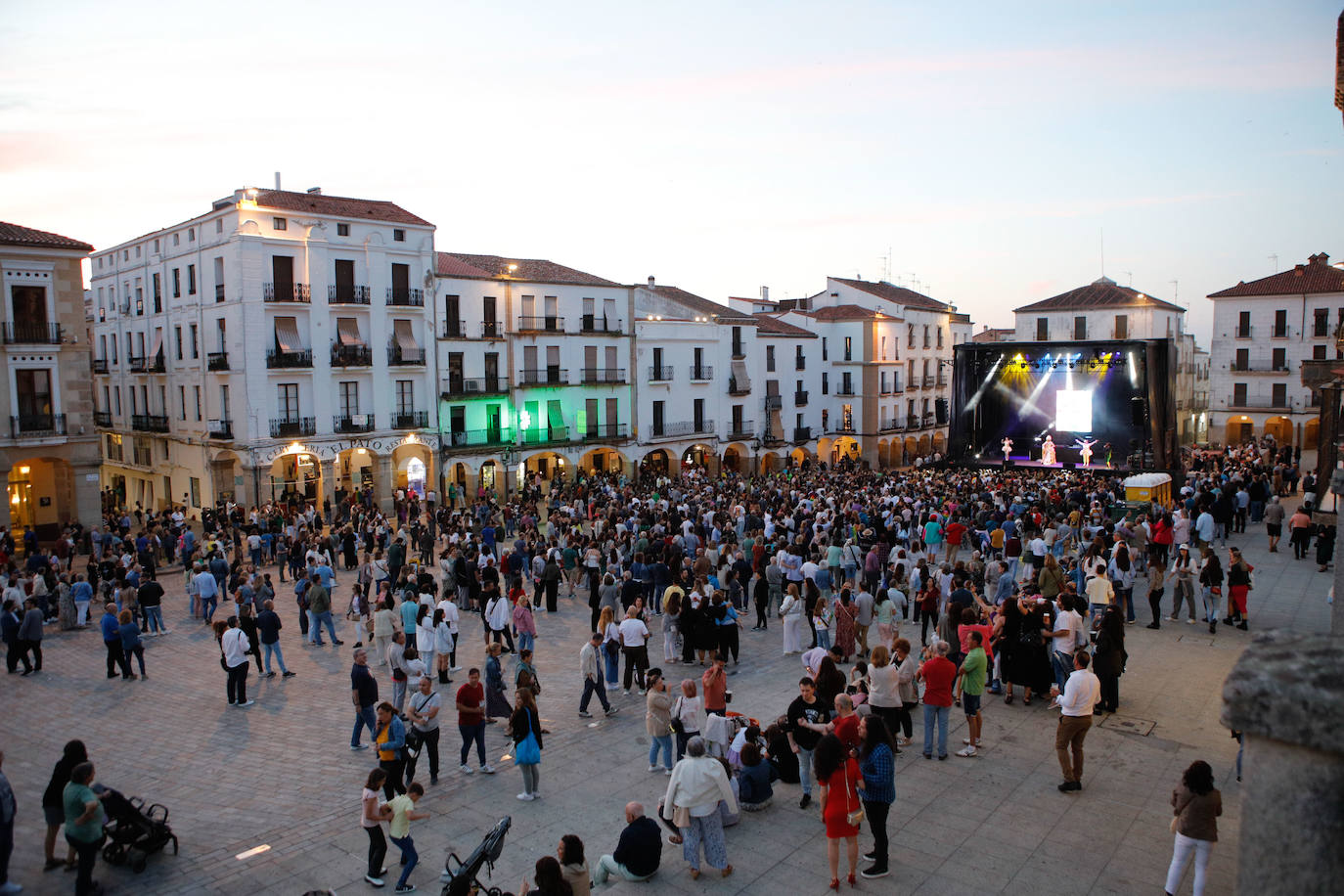 Las mejores imágenes de los conciertos de la fiesta del Orgullo de Cáceres (II)