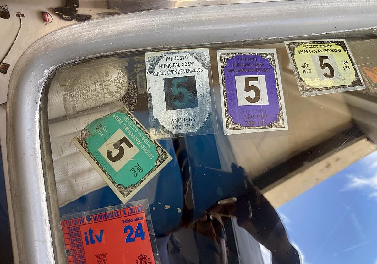 Pegatinas oficiales que si están permitidas adherir al parabrisas. POLO