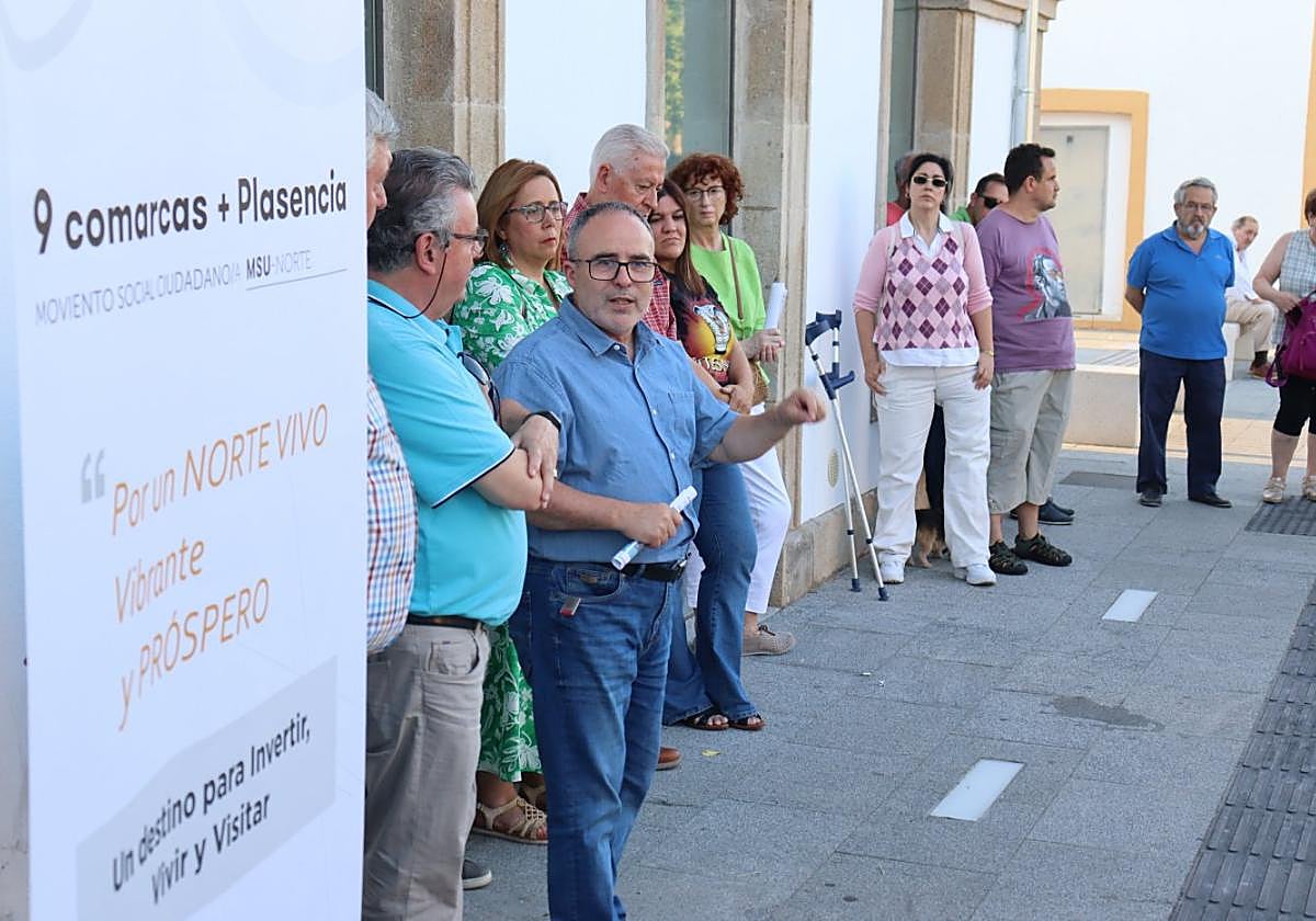 Un momento de la reunión celebrada el 3 de junio, donde se dio un plazo de un mes al presidente de Renfe.