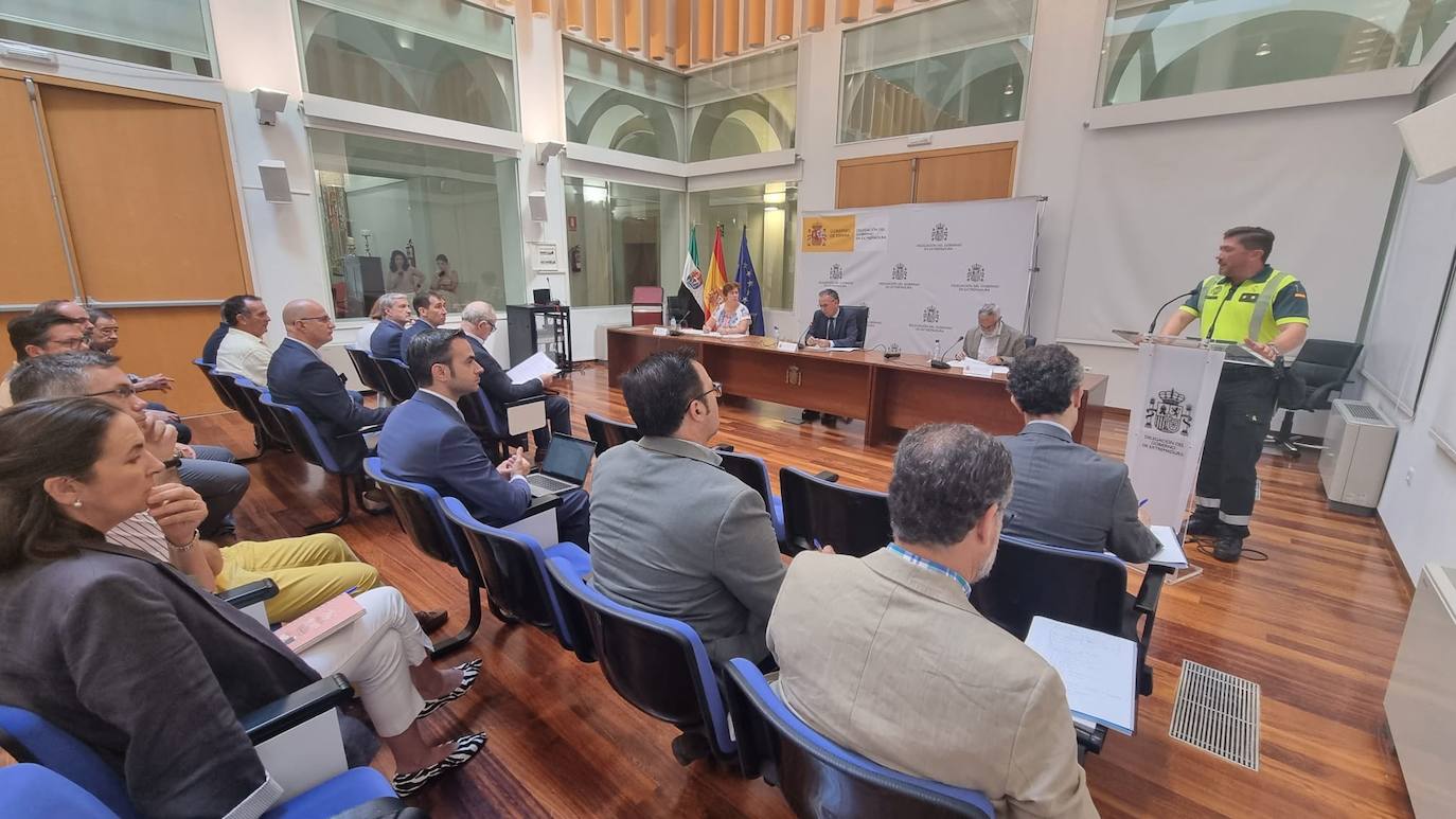 Fotografía de la reunión de la campaña del transporte de tomate.