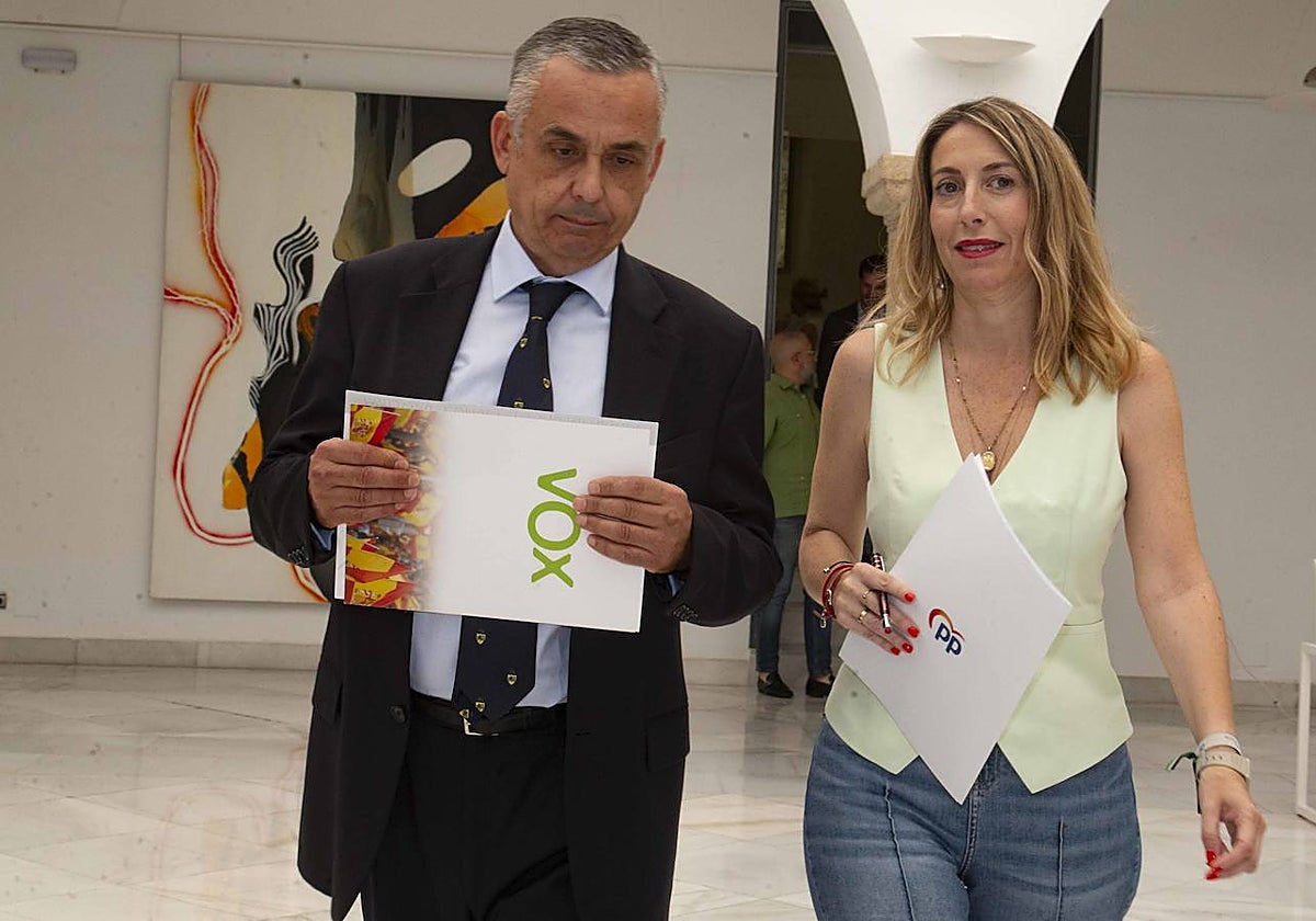 Ángel Pelayo Gordillo y María Guardiola firmaron el pacto el 30 de junio de 2023.