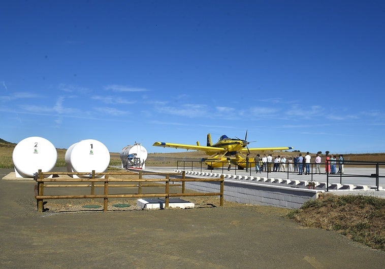 La nueva instalación tiene una pista de vuelo de asfalto de 934 metros de largo y 23 de ancho.