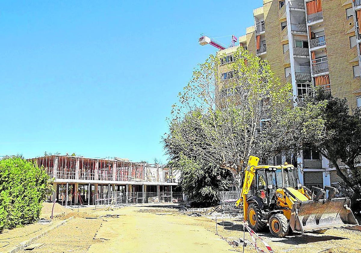 Obras de ampliación de la Granadilla cuando estaban en marcha, en 2021, y que ahora están paradas.