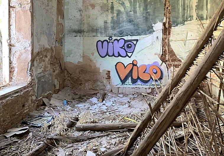 Estado de una de las viviendas del poblado minero de Cáceres.