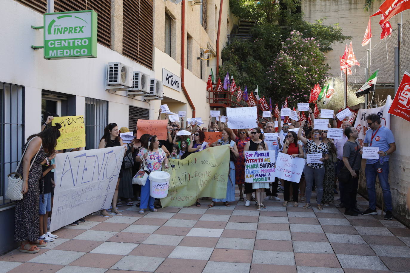 Los trabajadores de Catelsa y Atento se echan a la calle en Cáceres