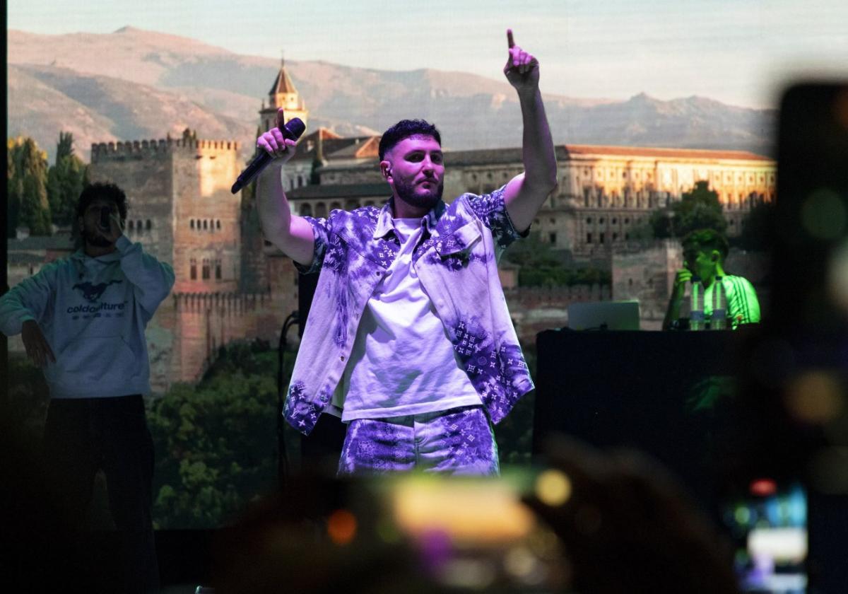 Omar Montes, en su concierto en la Plaza de Toros de Plasencia.