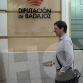 La UCO busca en la Diputación correos electrónicos relacionados con el hermano de Pedro Sánchez