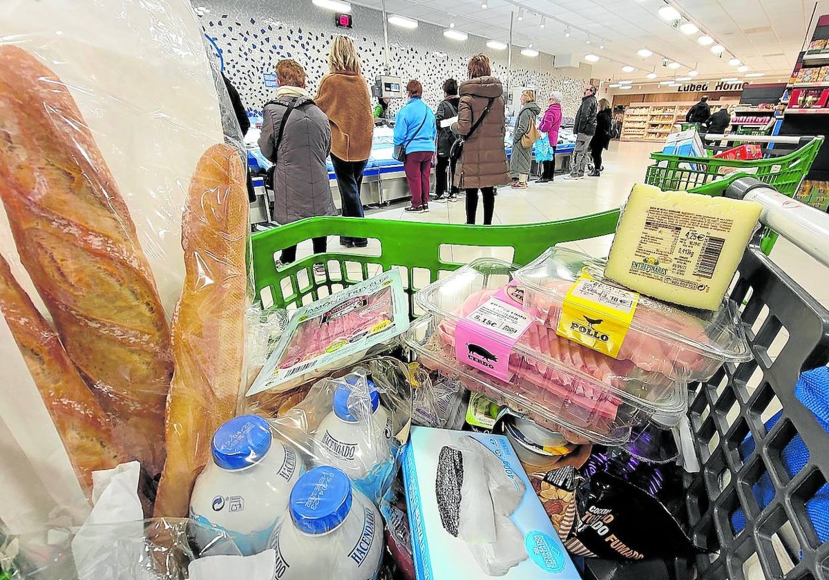 La cesta de la compra se encareció otra décima en junio.