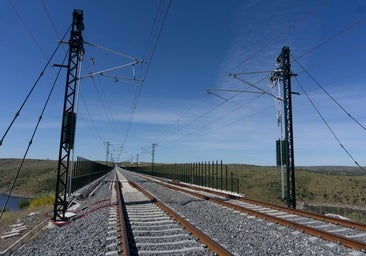 Adif prevé que la línea ferroviaria de Madrid a Badajoz sea de ancho internacional en 2037