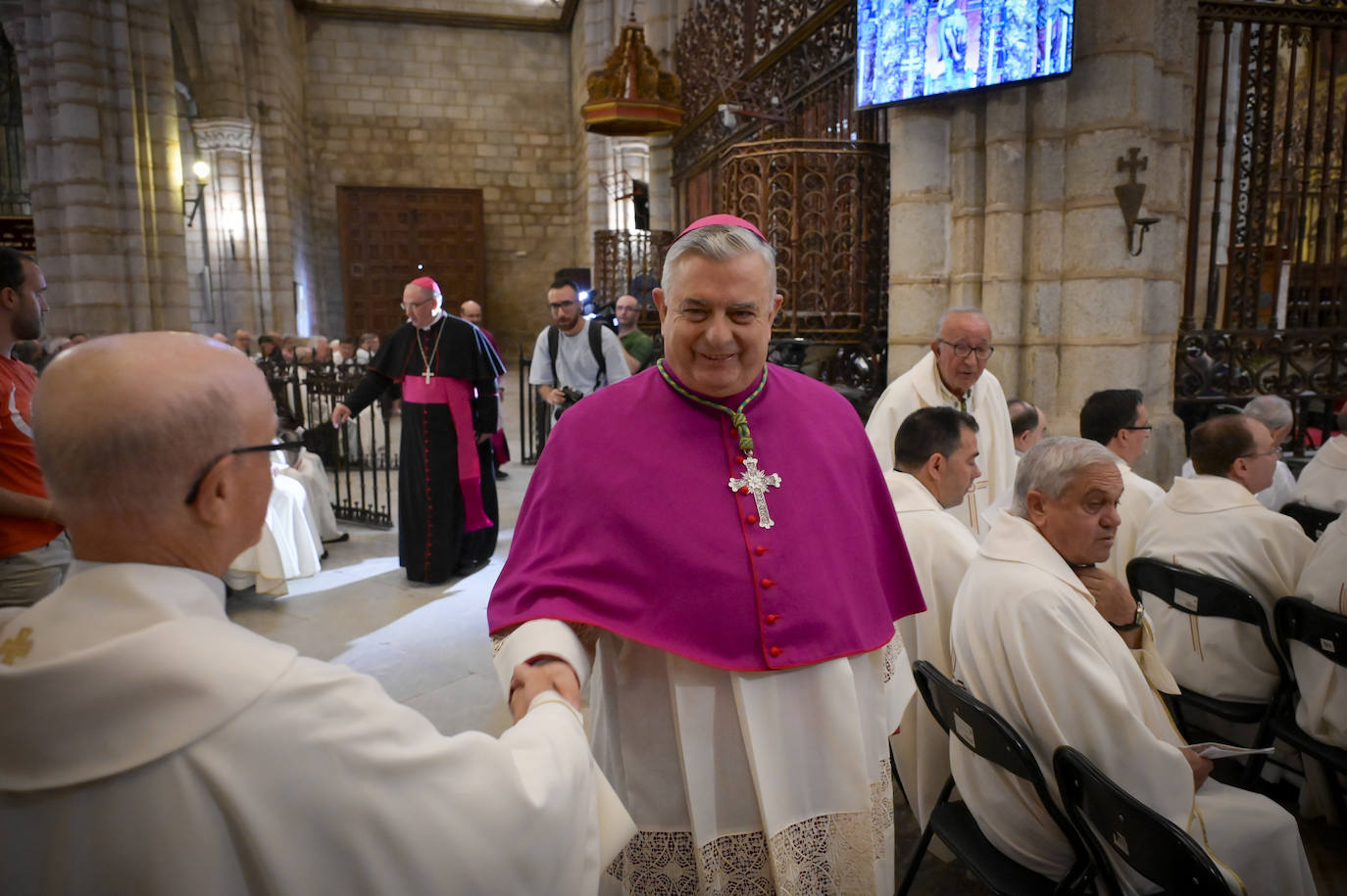 Fotos de la eucaristía celebrada por el nuevo arzobispo de Mérida-Badajoz, José Rodríguez Carballo