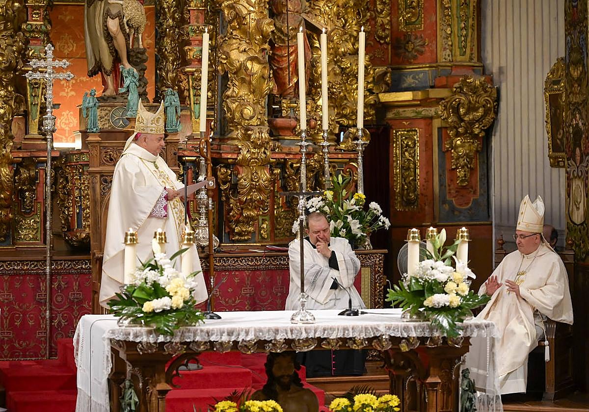 Fotos de la eucaristía celebrada por el nuevo arzobispo de Mérida-Badajoz, José Rodríguez Carballo