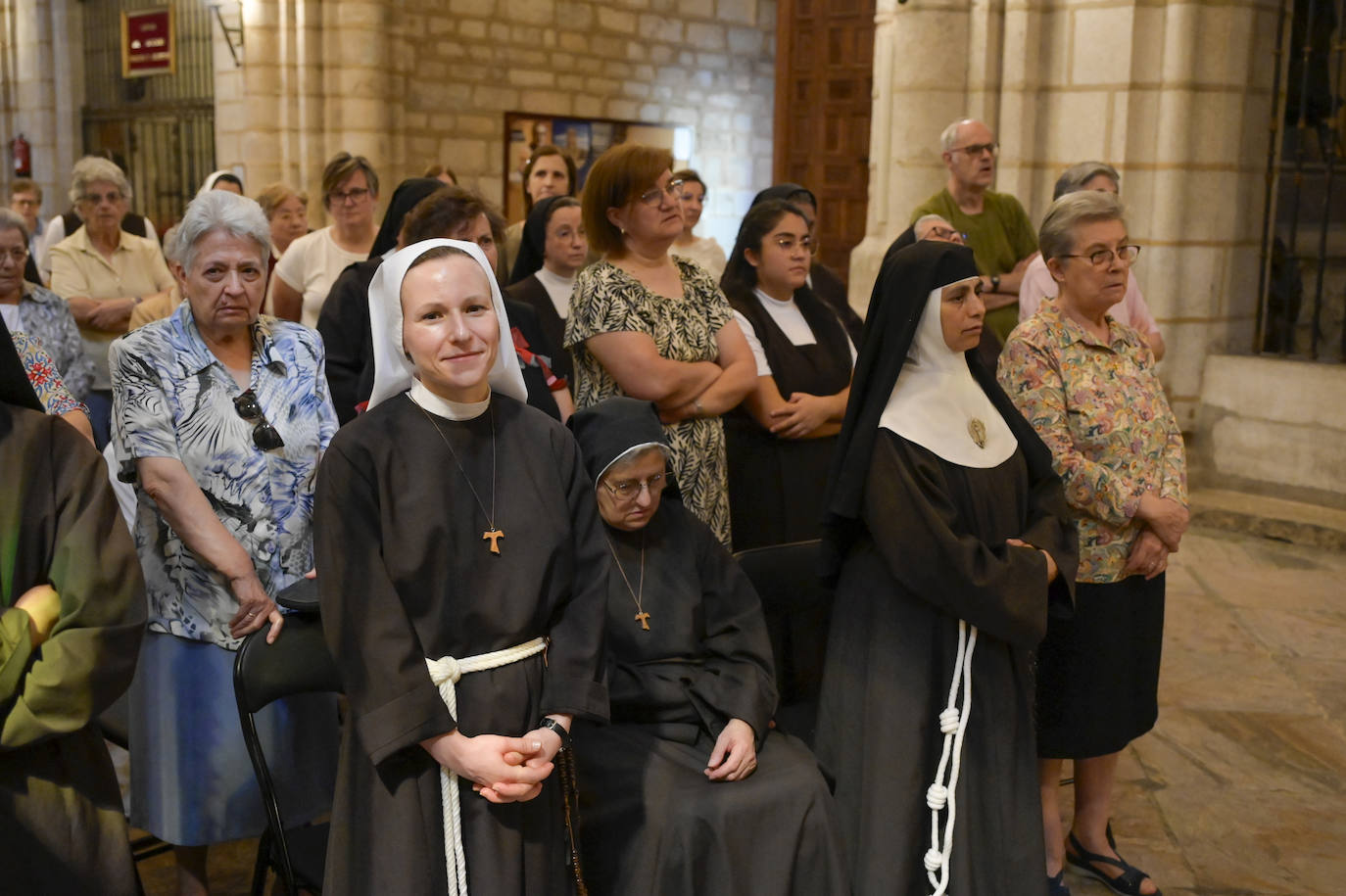 Imágenes de los asistentes a la eucaristía celebrada por el nuevo arzobispo de Mérida-Badajoz, José Rodríguez Carballo