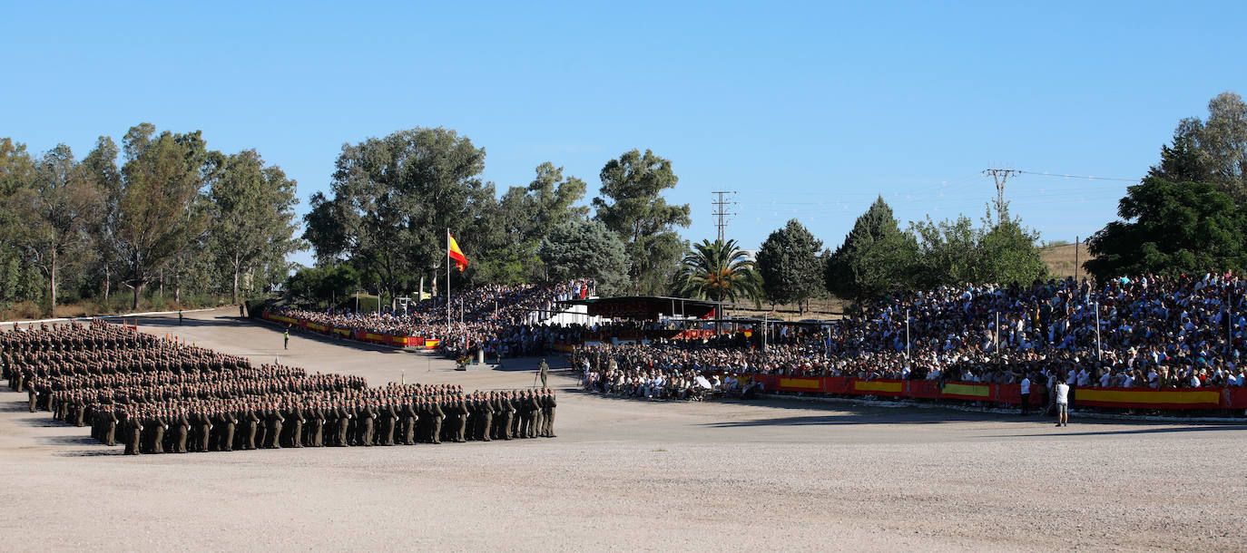 Las mejores imágenes de la jura de bandera en Cáceres (II)