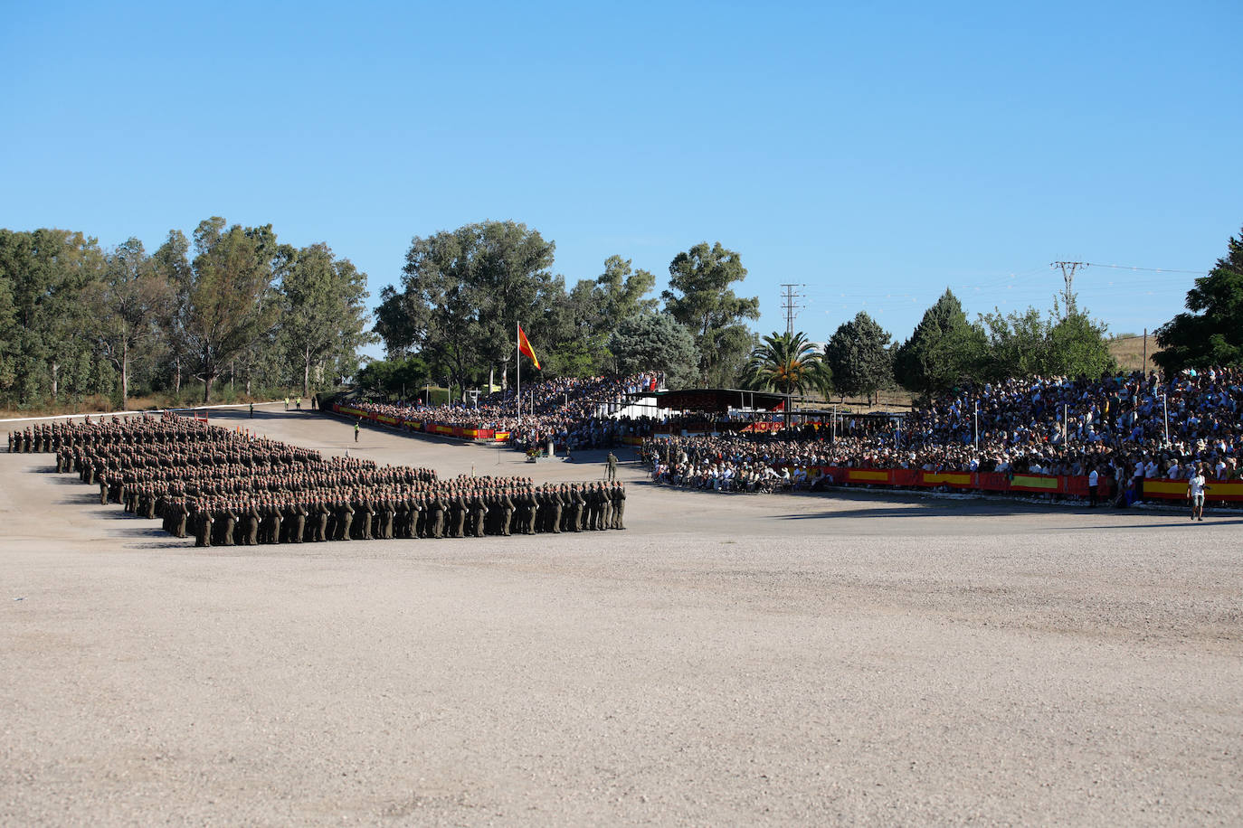 Las mejores imágenes de la jura de bandera en Cáceres (II)