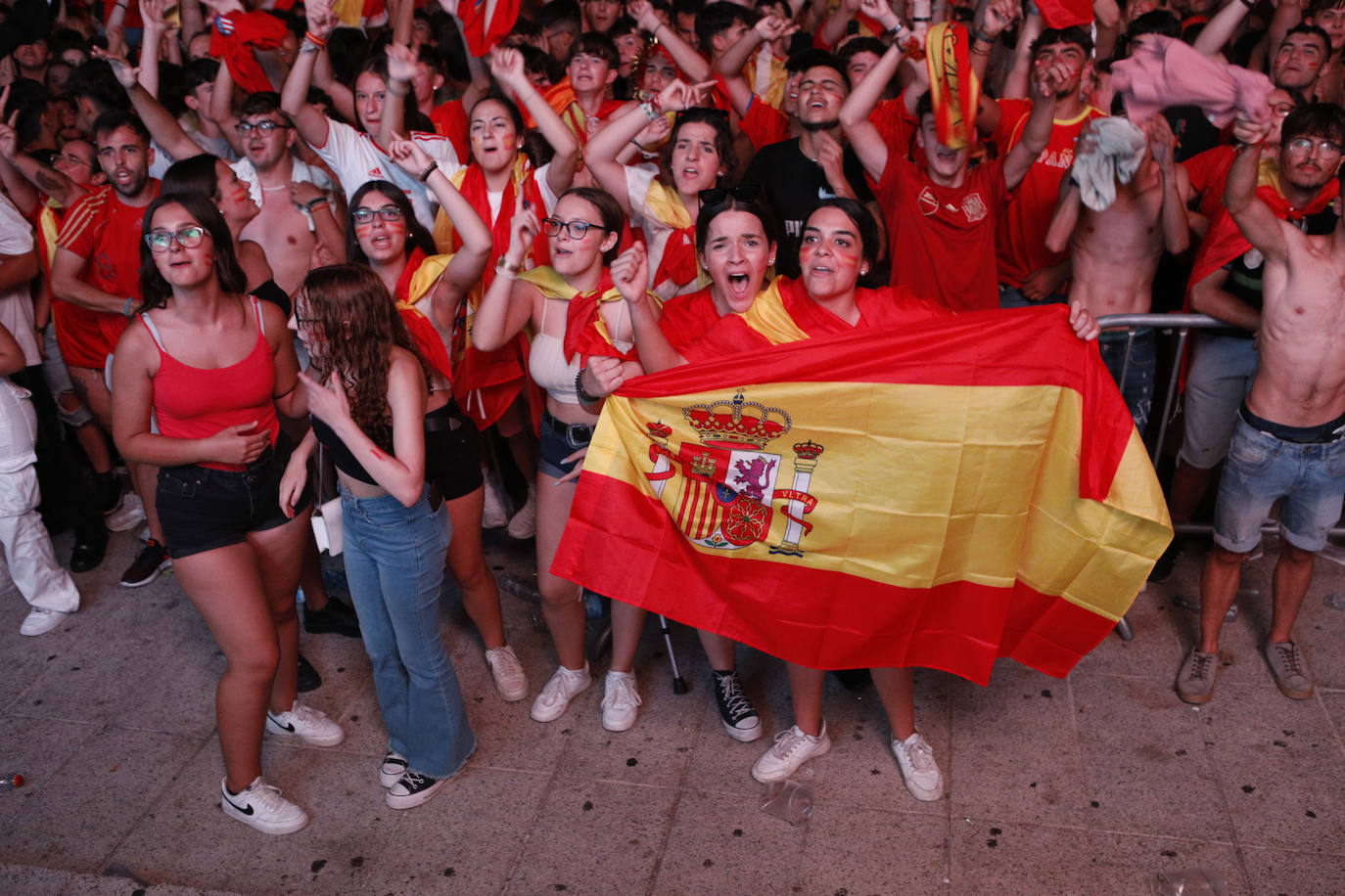 Celebración de la victoria de España en Cáceres