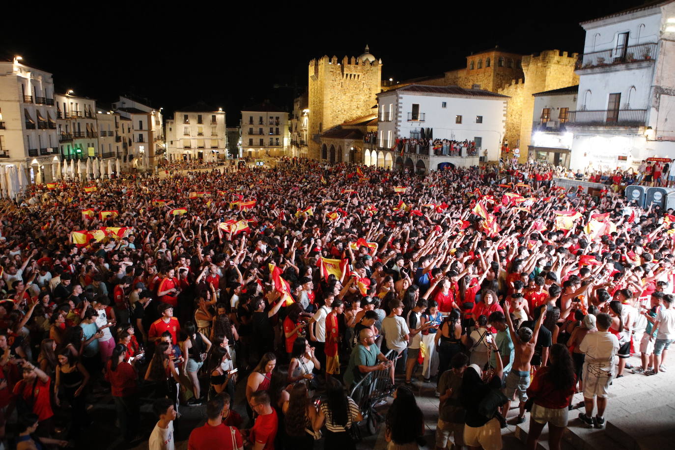 Celebración de la victoria de España en Cáceres