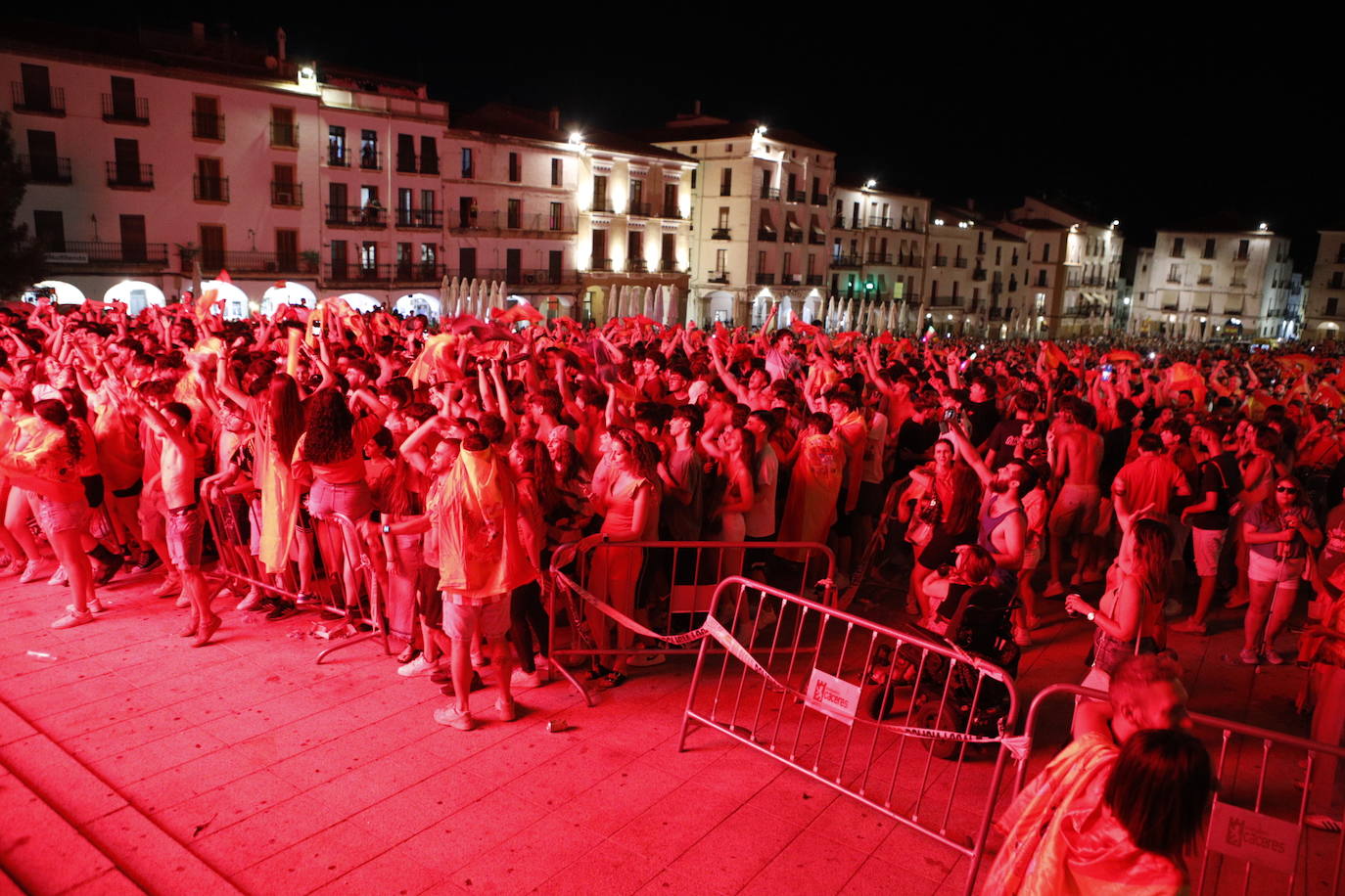 Celebración de la victoria de España en Cáceres