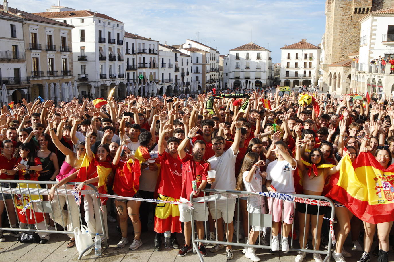 Ambiente en la Plaza Mayor de Cáceres