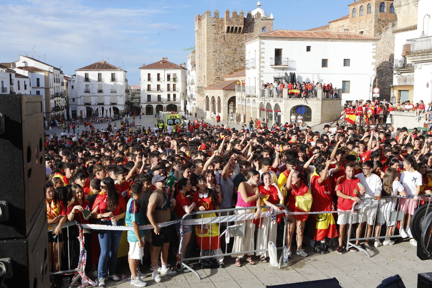 Ambiente en la Plaza Mayor de Cáceres