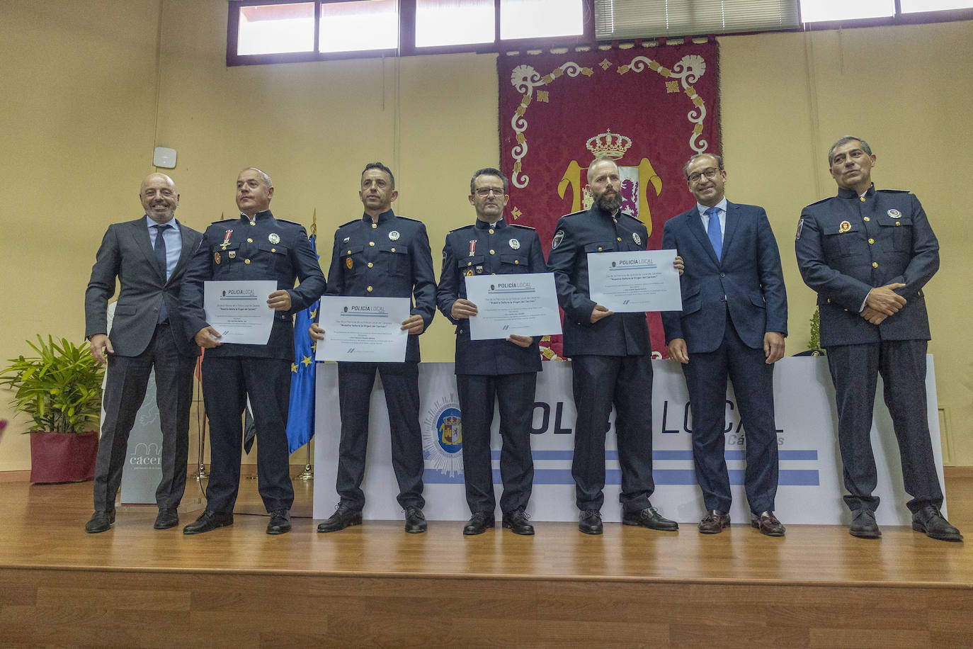 Así ha sido la entrega de distinciones a la Policía Local del Cáceres