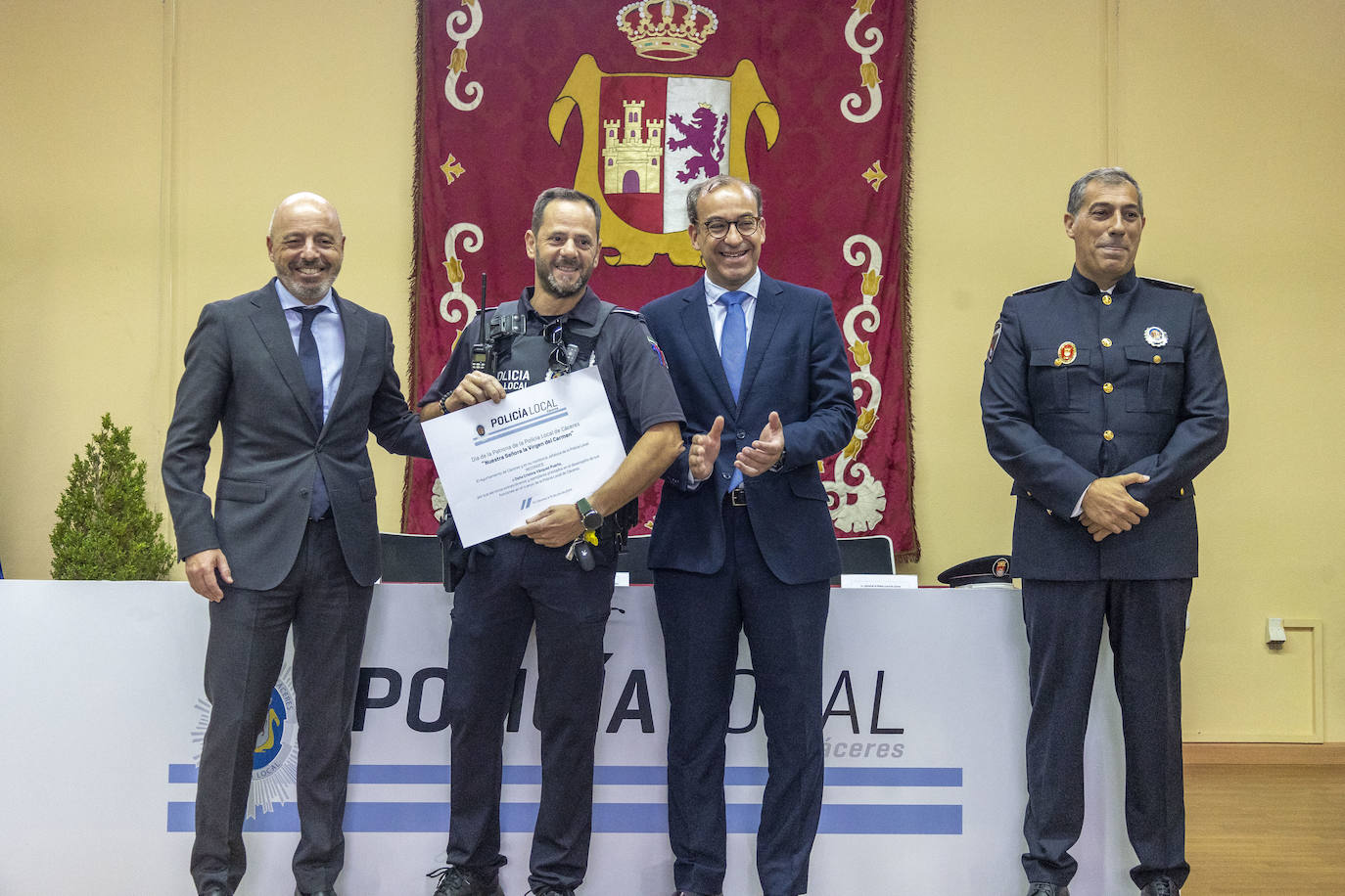 Así ha sido la entrega de distinciones a la Policía Local del Cáceres