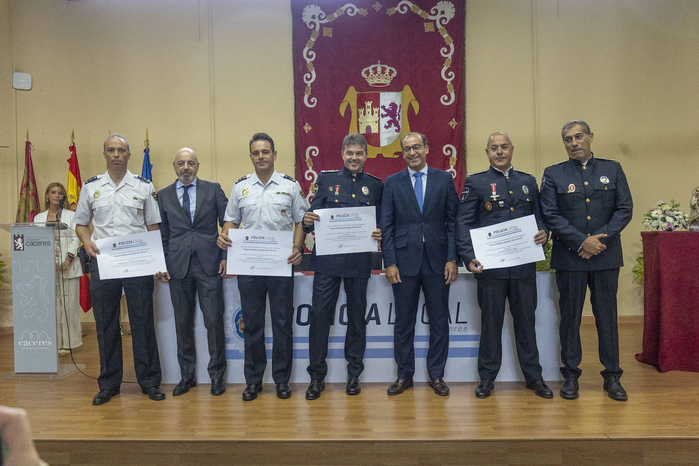Así ha sido la entrega de distinciones a la Policía Local del Cáceres