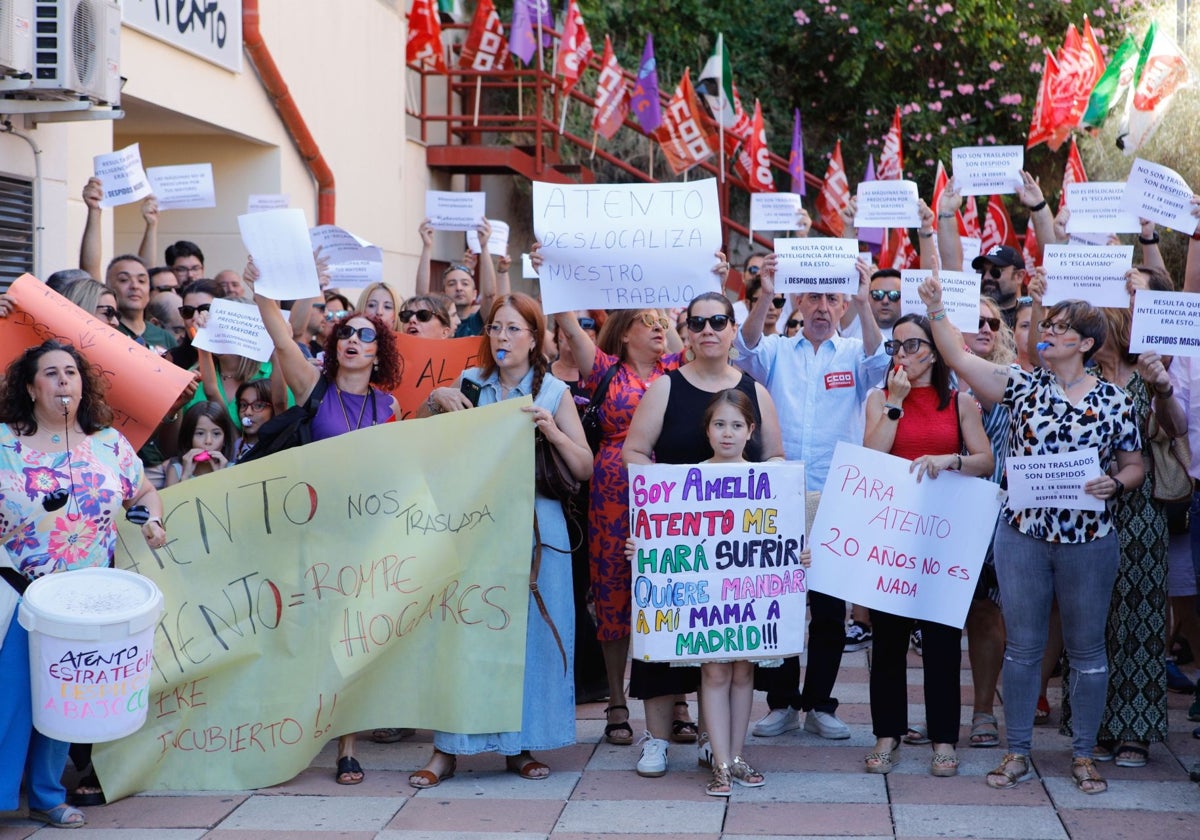 Protestas a las puerta de Atento Cáceres, el martes 9 de julio.