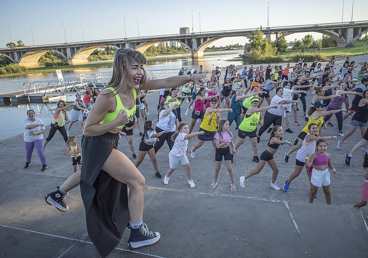 Zumba Rio Badajoz se vuelve nocturna para combatir el calor | Hoy