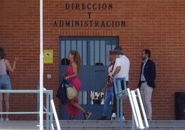 Priscila Lara Guevara a su salida esta mañana de la prisión de Cáceres, donde cumple condena.