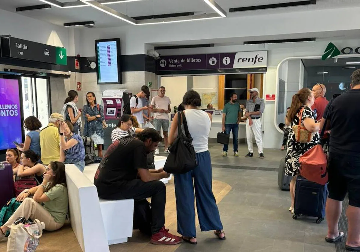 La avería de un convoy de mercancías causa un retraso de dos horas en el  tren de Mérida a Madrid | Hoy