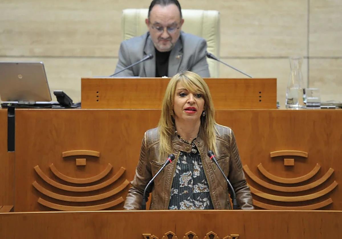 La portavoz del Grupo Parlamentario Socialista, Piedad Álvarez, durante una intervención en la Asamblea de Extremadura.